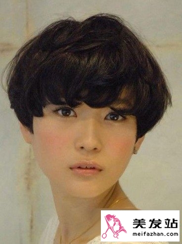 2013流行发型:女生时尚蘑菇头