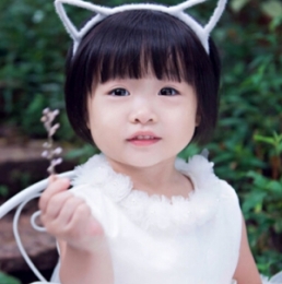 小女孩的短发设计 活泼乖巧惹人特爱
