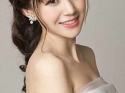 春季流行婚纱照发型 浪漫甜美最有幸福感