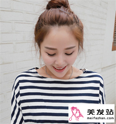 时尚无刘海丸子头