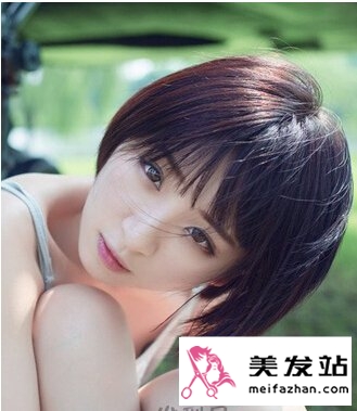 栗色的染发