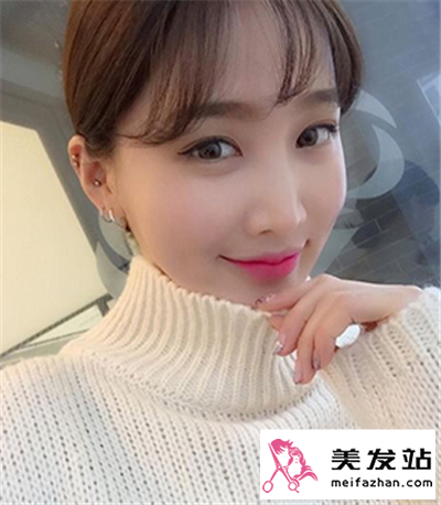 冬季女生清新自然发型
