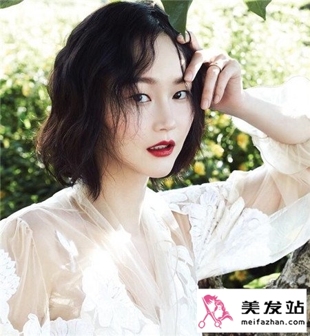 侧分微烫短发