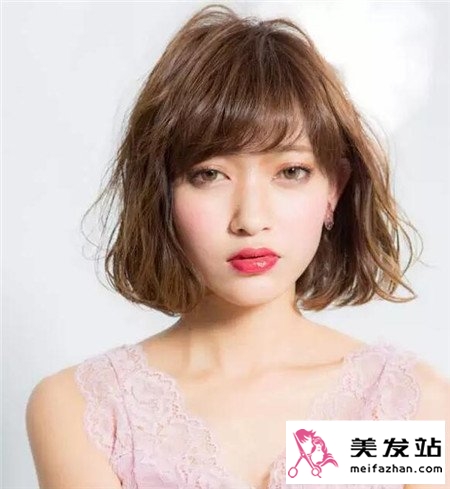 亚麻色波波头发型文艺风