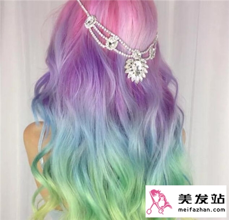 长发彩虹色染发