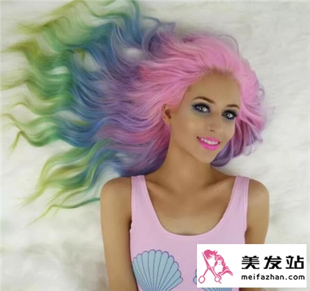 长发彩虹色染发