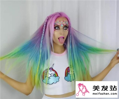 长发彩虹色染发