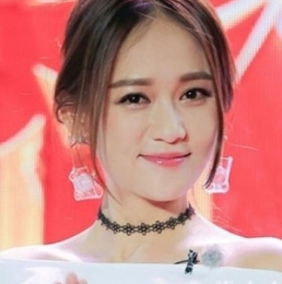 38岁女人适合什么发型 跟着陈乔恩简约变