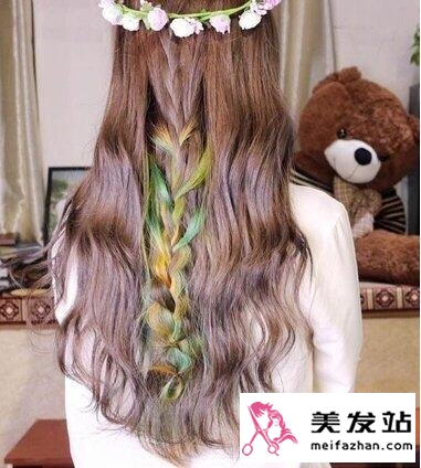 挑染麻花辫造型