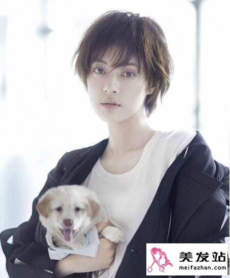 35岁女性偏梳短发造型