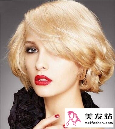 35岁女性外翘短发造型