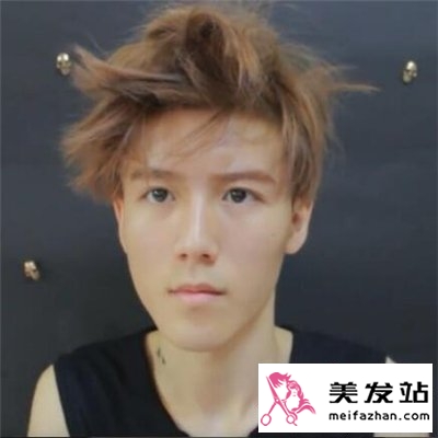男生扎小辫子步骤
