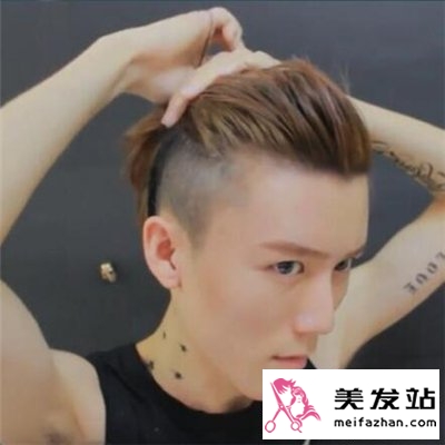 男生扎小辫子造型