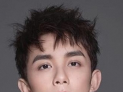 发际线高的男生发型 酷炫个性提升帅气度