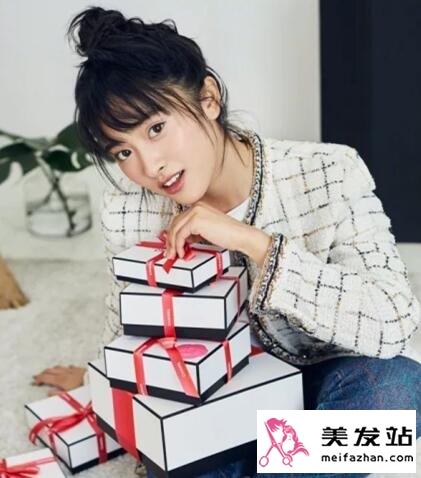 沈月半扎丸子头造型