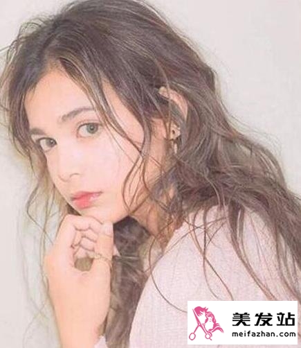 女生卷发