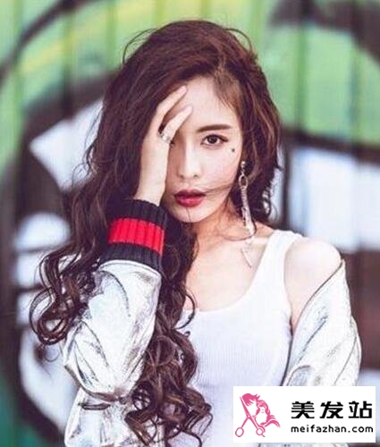女生卷发