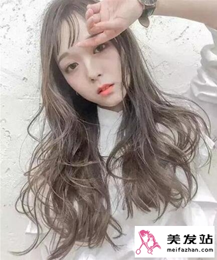 女生卷发
