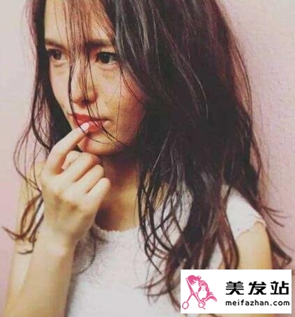 慵懒自然湿发造型