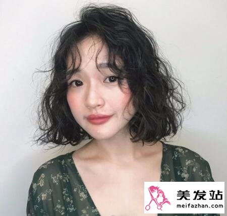 短发羊毛卷发型示例