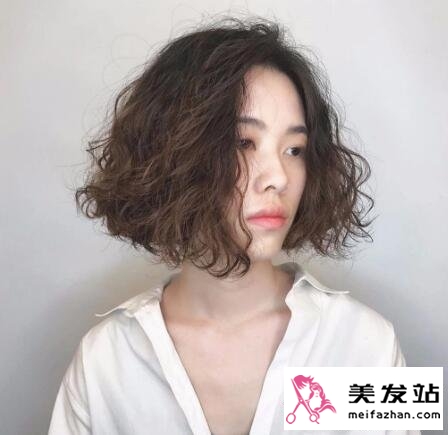 短发羊毛卷造型展示