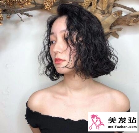 复古风格羊毛卷造型
