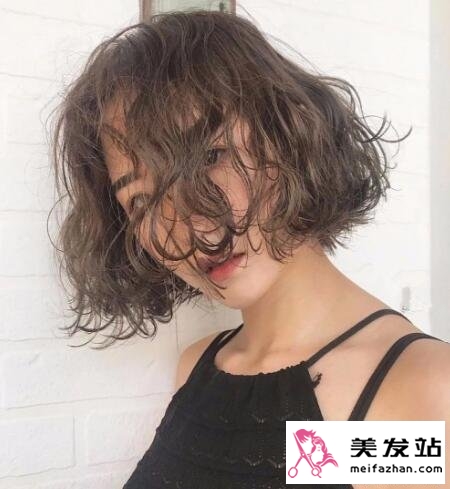 染发短发羊毛卷造型