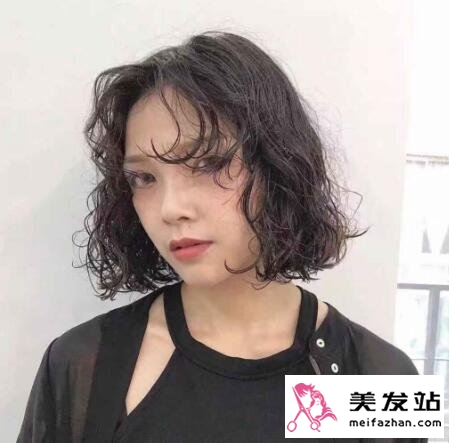 大头女生适用的羊毛卷发型