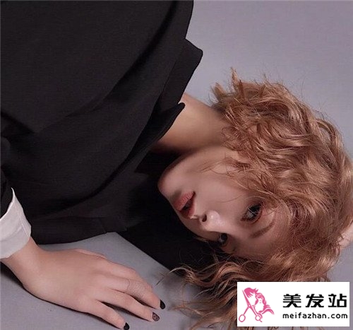 时尚短发造型