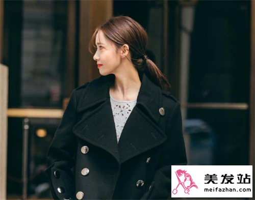 学生扎什么发型好看? 最受欢迎的五款时尚扎发