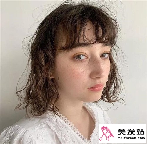 羊毛卷短发