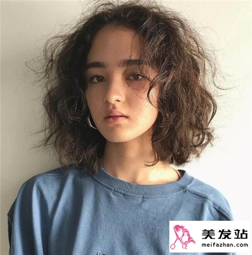 羊毛卷短发