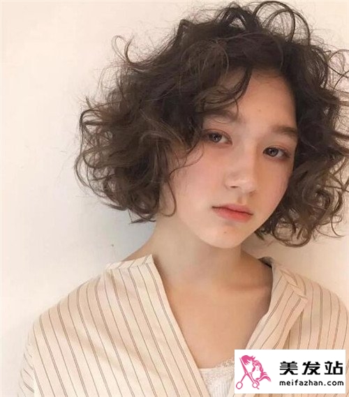 羊毛卷短发