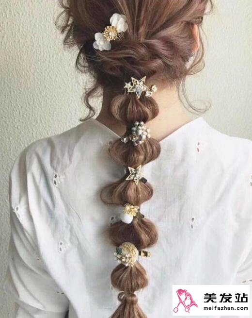 女生葫芦辫扎发
