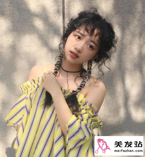 女生葫芦辫扎发