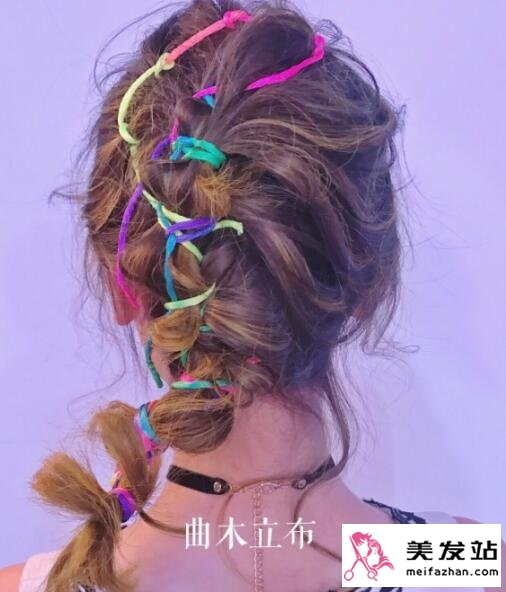 女生葫芦辫扎发