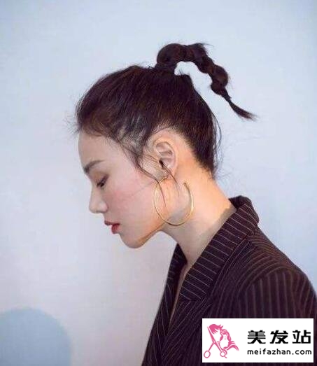 女生葫芦辫扎发