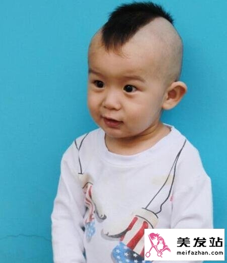 小男孩莫西干发型