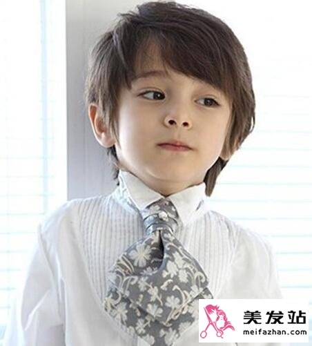 圆脸小男孩发型