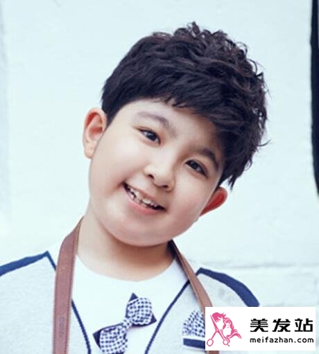 圆脸小男孩发型