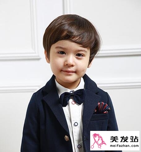 圆脸小男孩发型