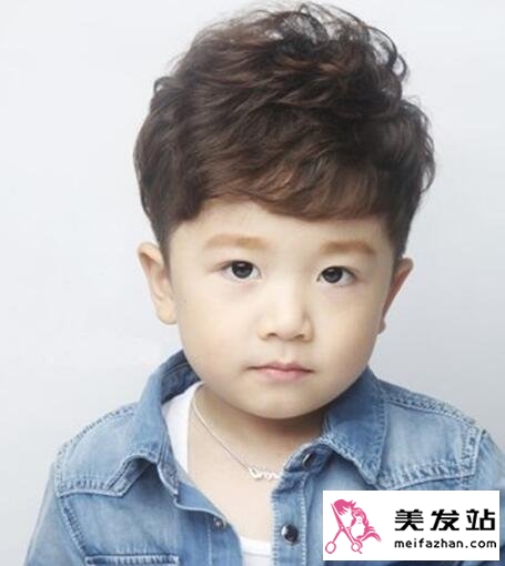 圆脸小男孩发型