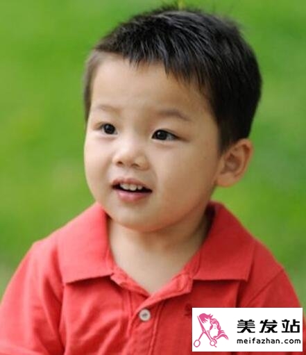 圆脸小男孩发型