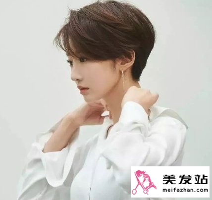发型师打薄头发