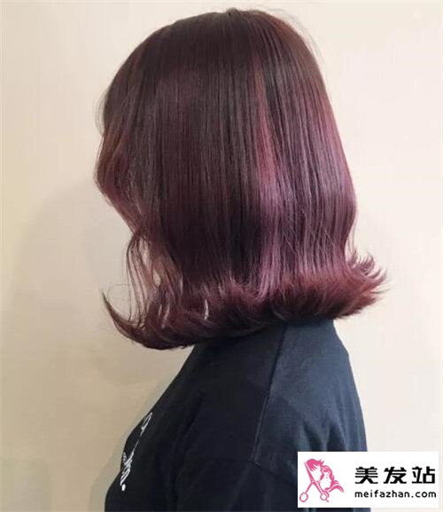 酒红色外翘短发