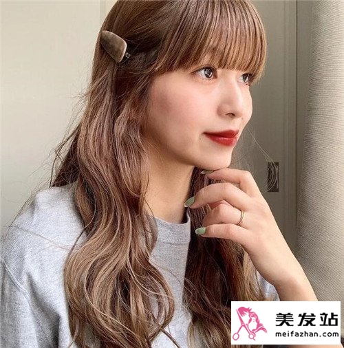 日系卷发打理方式