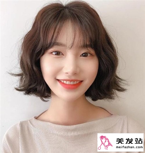 韩式卷发修饰脸型