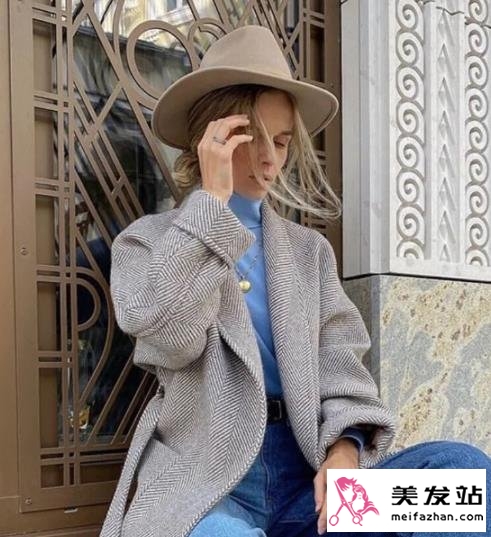 个性中分低扎发髻