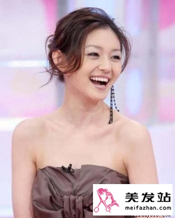 发型与耳饰的完美搭配