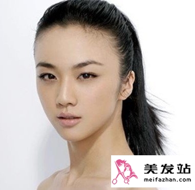 顺滑马尾发型